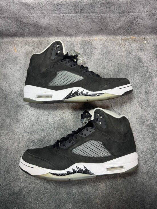 Size 9.5 | Jordan 5 Oreo With Box | Pre-Owned main image 6